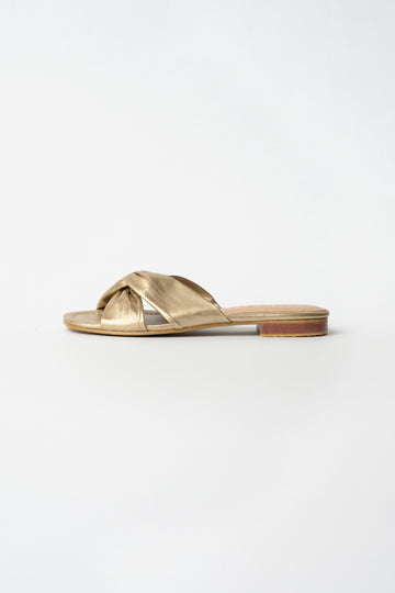 Cadena cuero oro