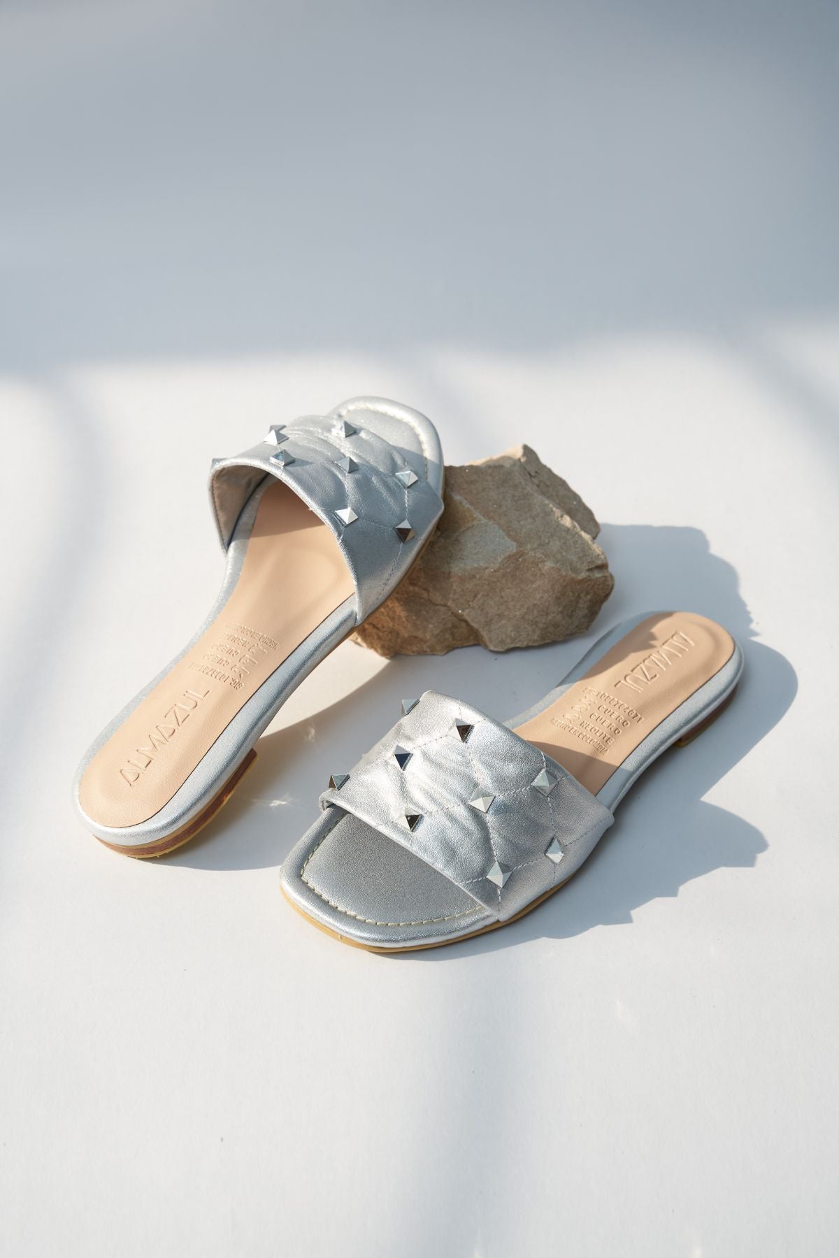 Flats cuero plata