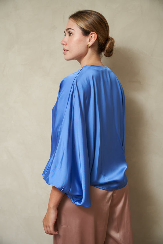 Blusa seda murciélago azul