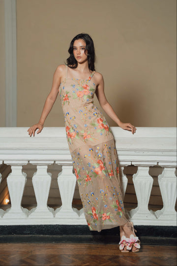 Vestido jardín nude