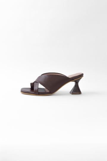Camelia cuero chocolate 5/2