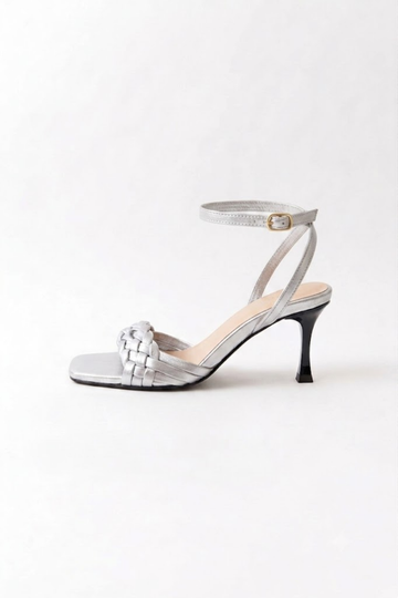 Leticia cuero plata 5/2